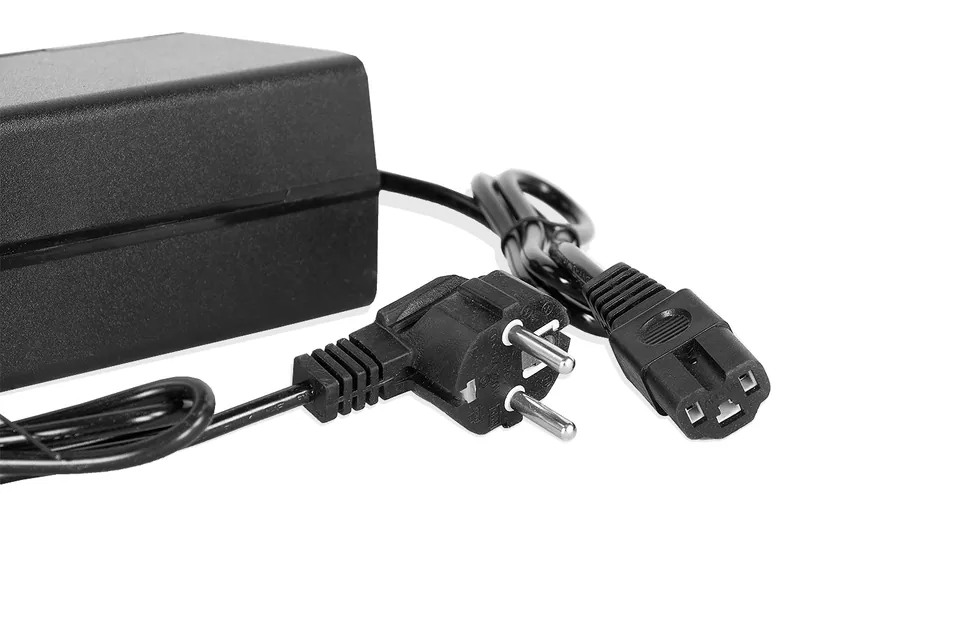 Geco Blei-Säure Batterieladegerät 72V / 8A – Externes Kunststoff-Charger pilt 3